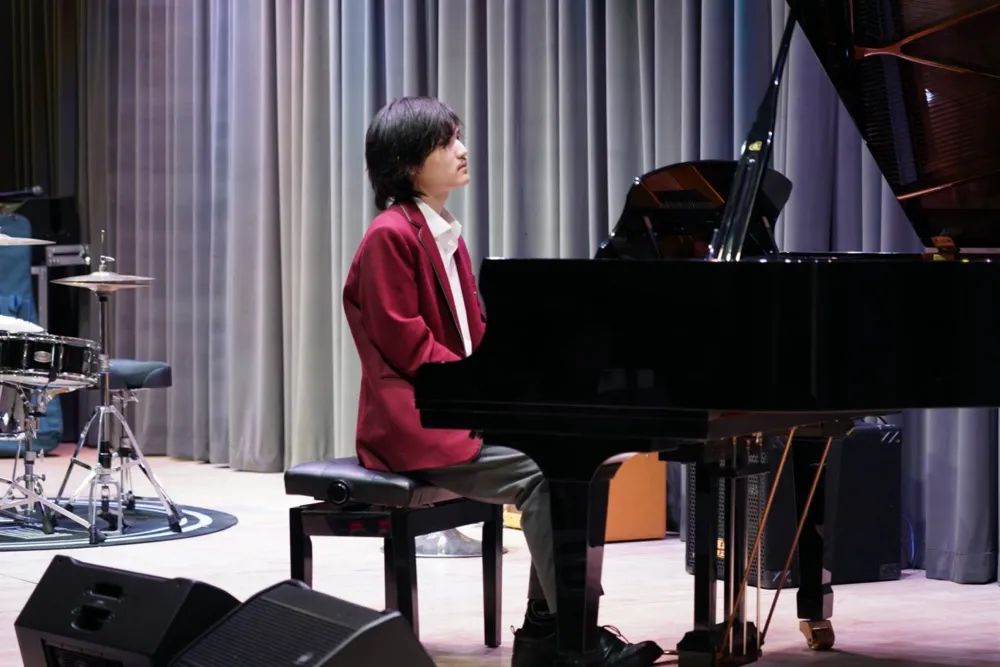 OFFER VOICE | 萧百仑:与钢琴对话感知共鸣与张力，钢琴才子的进阶之路