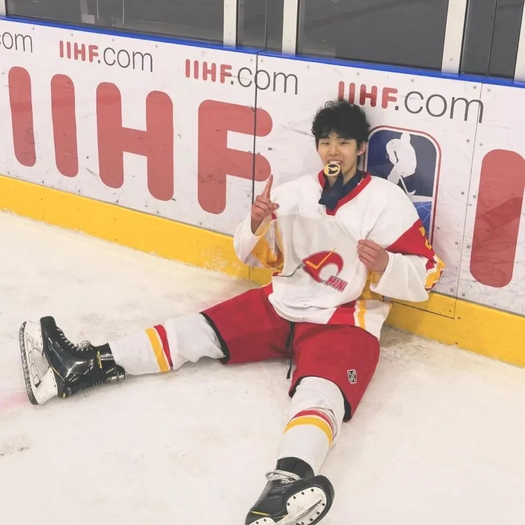 祝贺！波士顿文理中学冰球小将助力中国U18男子冰球队斩获世锦赛冠军！