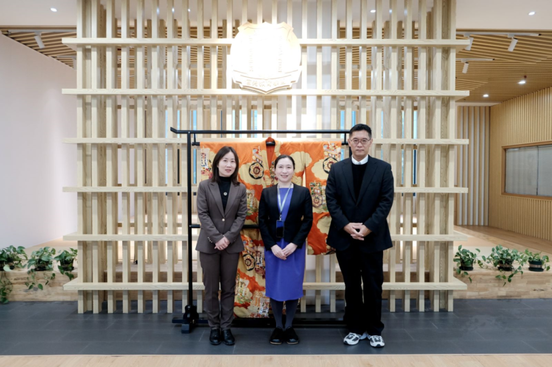热烈欢迎日本驻中国大使馆教育参赞前泽绫子女士来访！