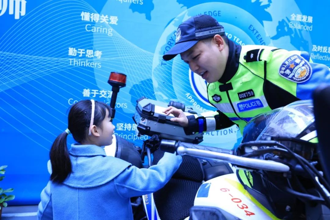 【交通安全教育】铁骑互动体验，变身小小交警，威风十足！