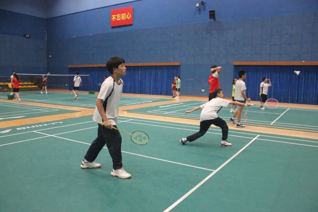 Badminton Exchange Programme  |  东莞ASJ与姐妹校香港圣约教会坚乐中学开展学生羽毛球交流活动
