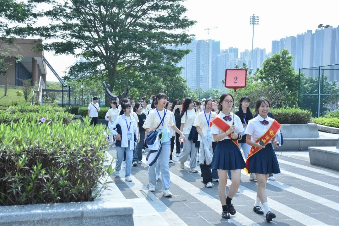 香港德雅中学赴我校开展“公民科内地考察”交流活动