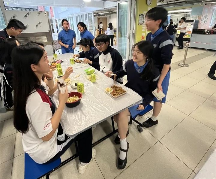 中加学子对话香港圣保罗男女中学师生——开展圆方交流活动