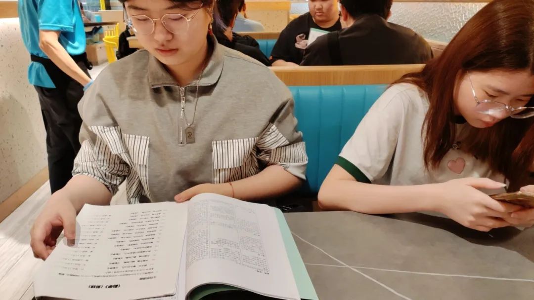 青春征战告捷，人生落笔无悔——DSE12年级香港高考纪实