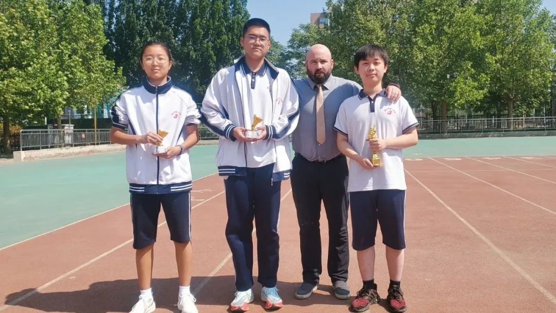 活力青春 “羽”你同行-----唐山一中国际部羽毛球双打比赛