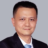 Thomas Qiu，高级校务长
